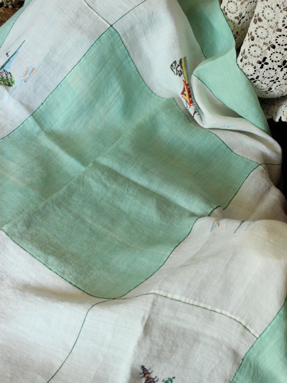 Vintage 1930s Tablecloth, Square Asian Pagoda Embroidered Linen - Picture 14 of 14